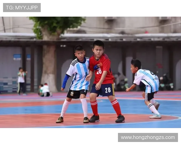 偏颌足球明星的奋斗历程与不屈精神展现了运动员的无限魅力与坚持信念